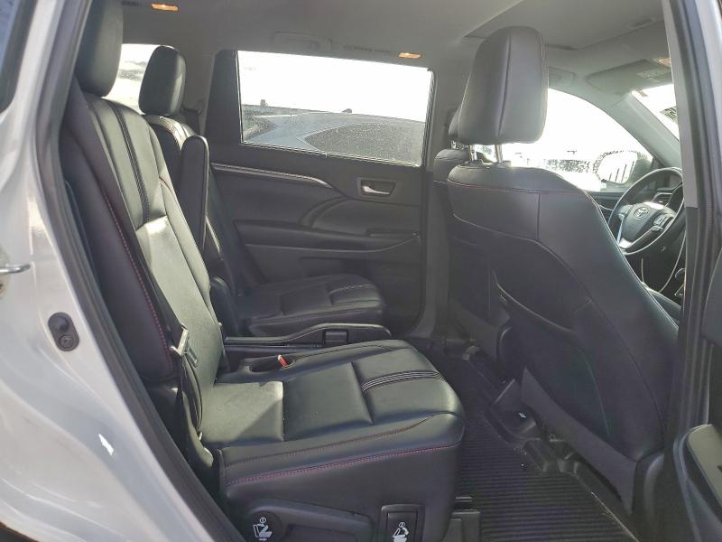 Фото 11 - TOYOTA HIGHLANDER