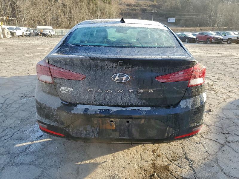 Фото 6 - HYUNDAI ELANTRA