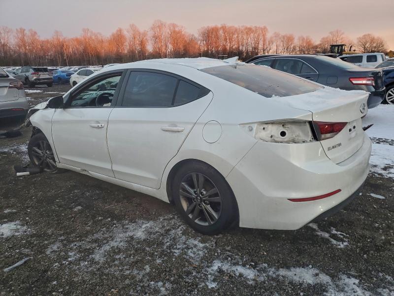 Фото 2 - HYUNDAI ELANTRA