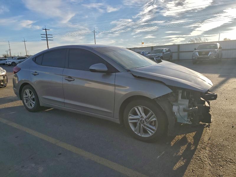 Фото 4 - HYUNDAI ELANTRA