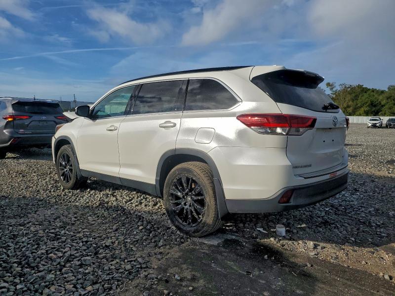 Фото 2 - TOYOTA HIGHLANDER