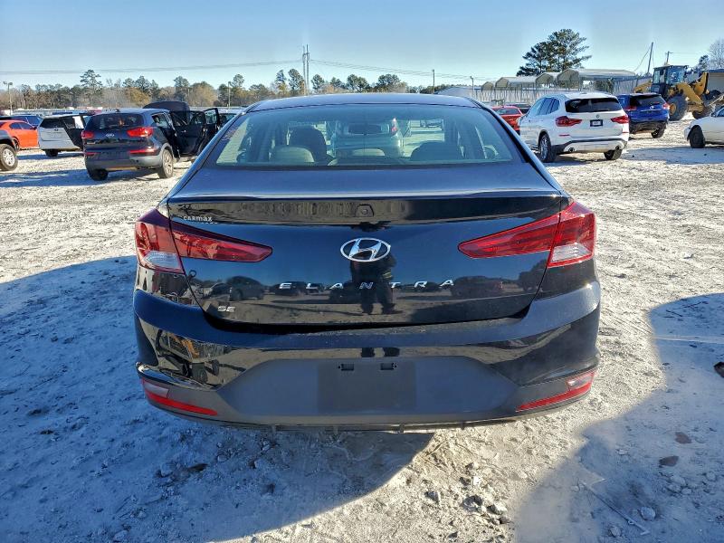 Фото 6 - HYUNDAI ELANTRA