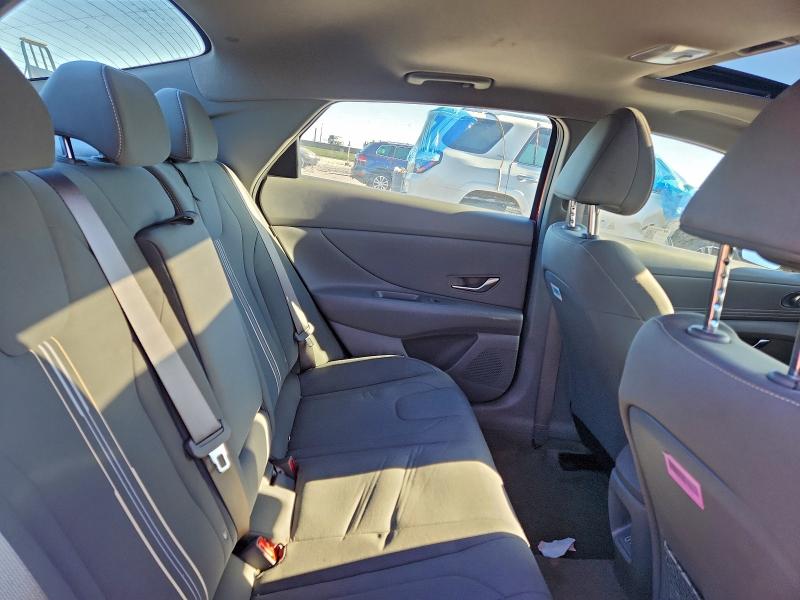 Фото 10 - HYUNDAI ELANTRA