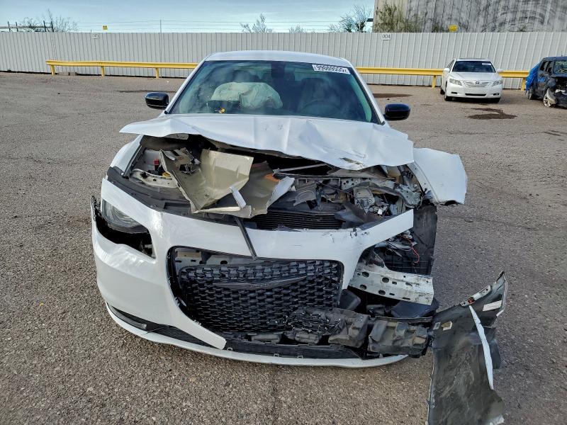 Фото 5 - CHRYSLER 300