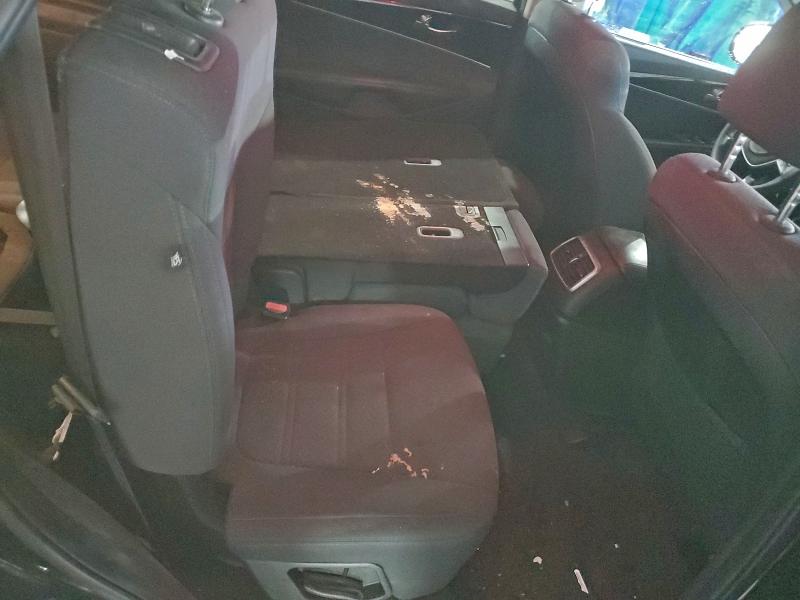 Фото 11 - KIA SORENTO