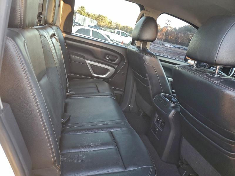 Фото 10 - NISSAN TITAN