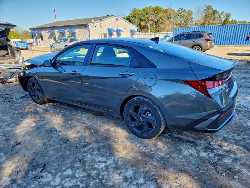 Фото 2 - HYUNDAI ELANTRA