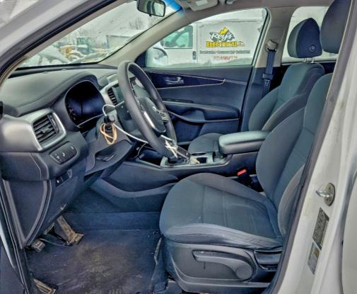 Фото 7 - KIA SORENTO