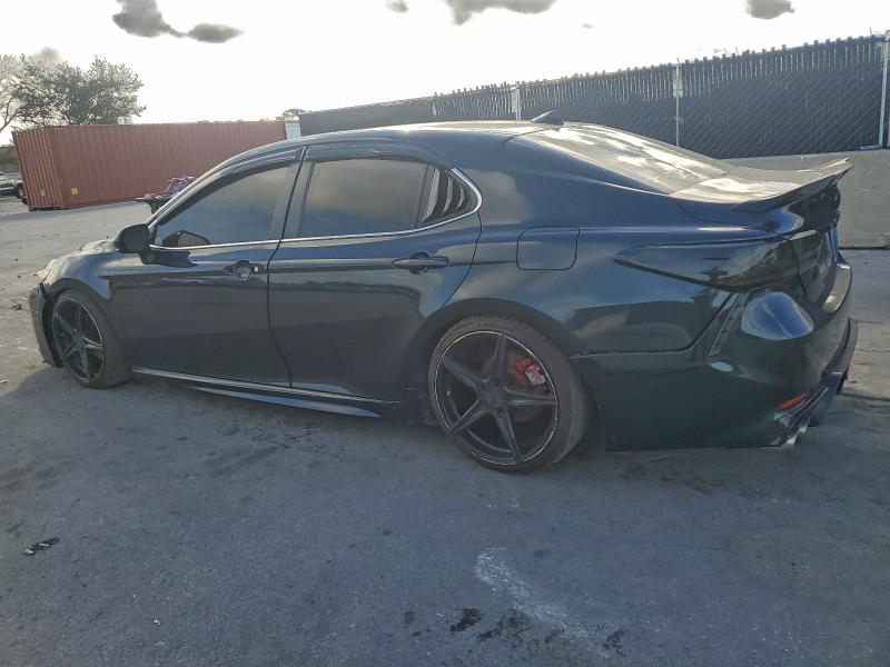 Фото 2 - TOYOTA CAMRY