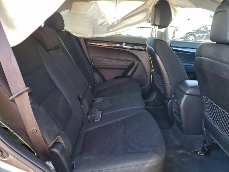 Фото 11 - KIA SORENTO