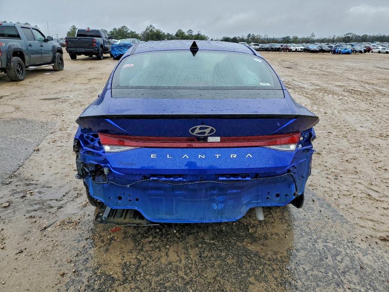 Фото 6 - HYUNDAI ELANTRA