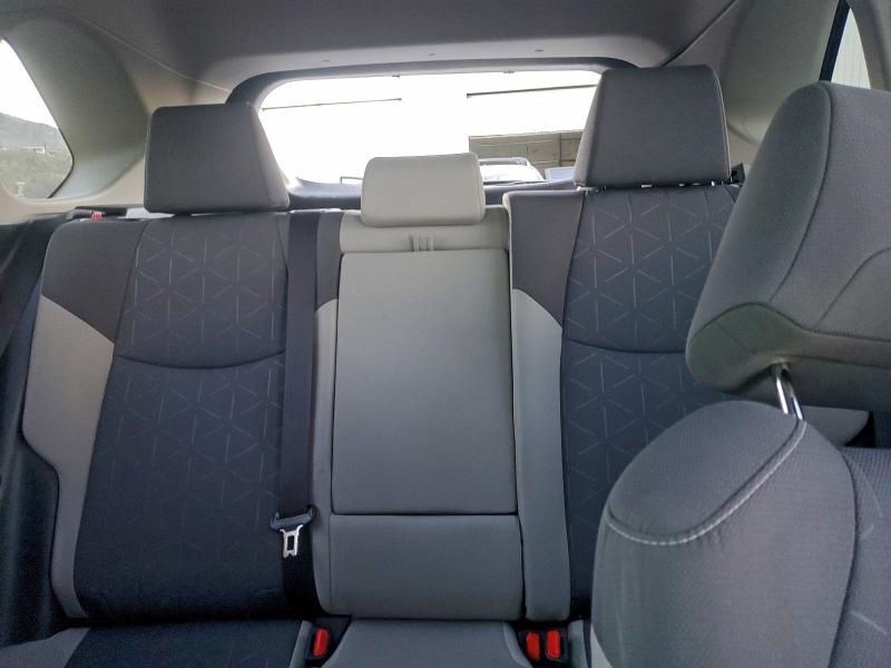 Фото 10 - TOYOTA RAV4