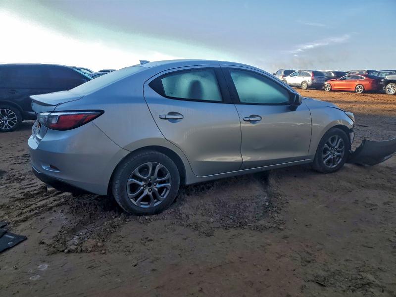 Фото 3 - TOYOTA YARIS