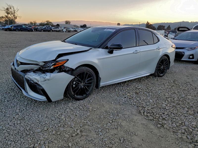 Фото 1 - TOYOTA CAMRY