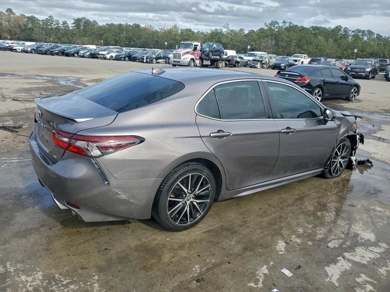 Фото 3 - TOYOTA CAMRY
