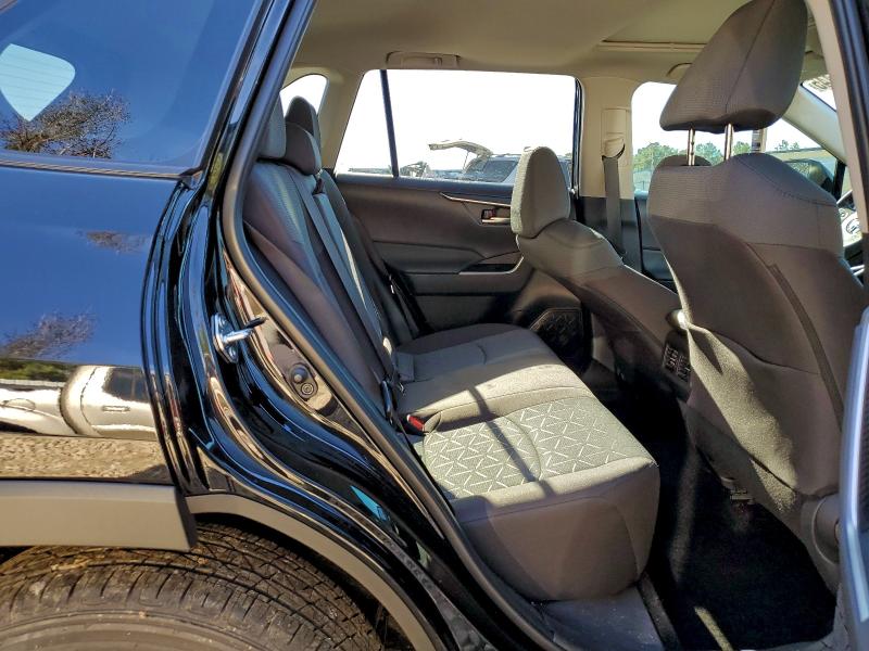 Фото 11 - TOYOTA RAV4