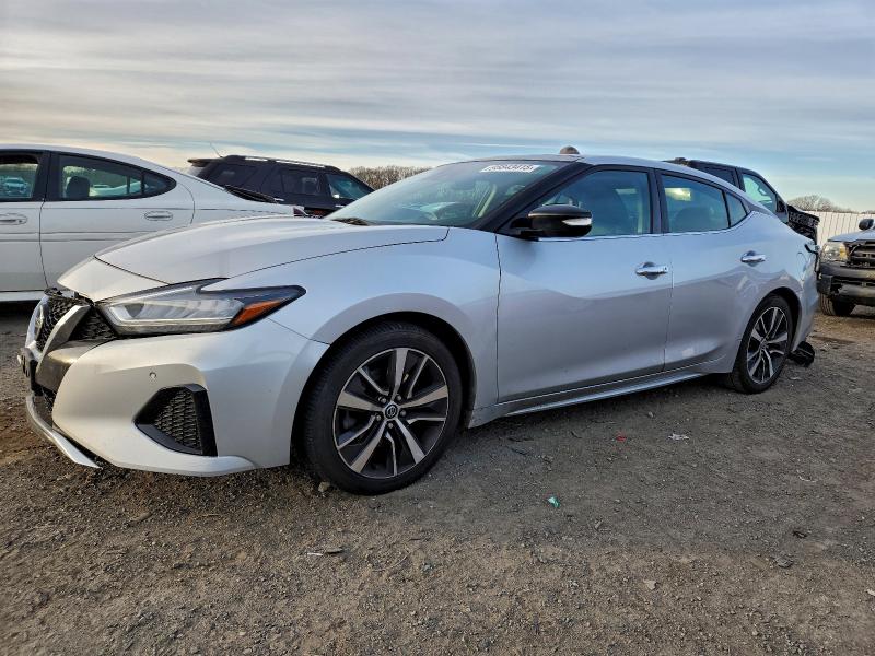 Фото 1 - NISSAN MAXIMA