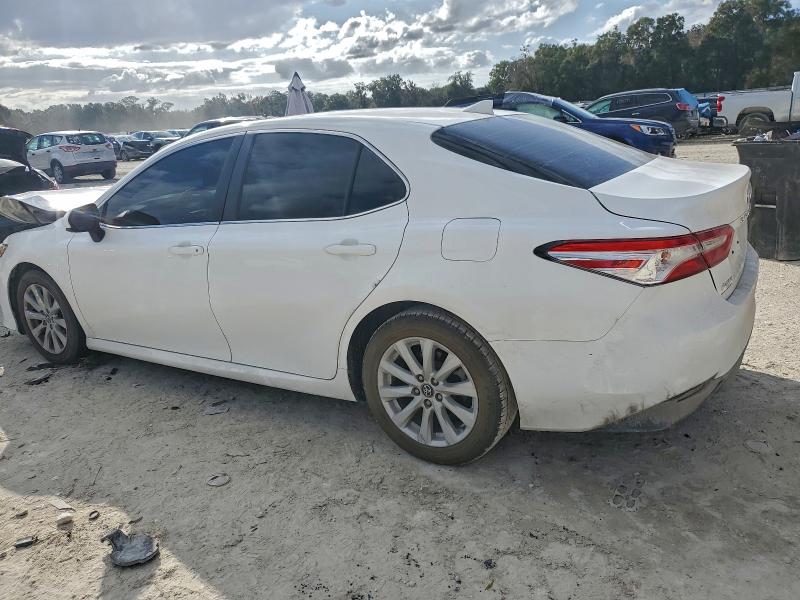 Фото 2 - TOYOTA CAMRY