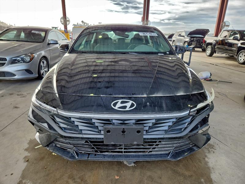 Фото 5 - HYUNDAI ELANTRA