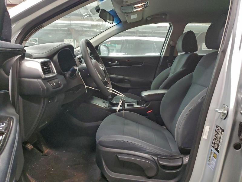 Фото 7 - KIA SORENTO