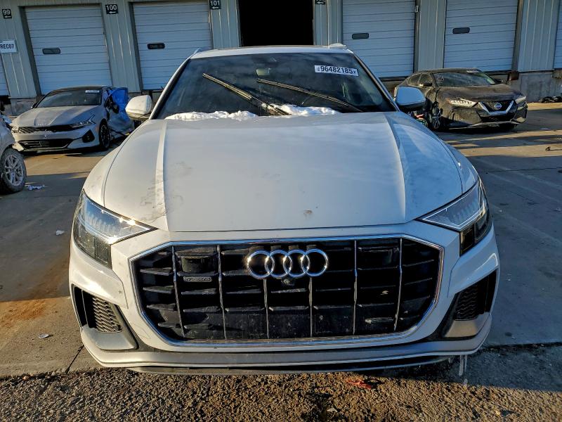 Фото 5 - AUDI Q8