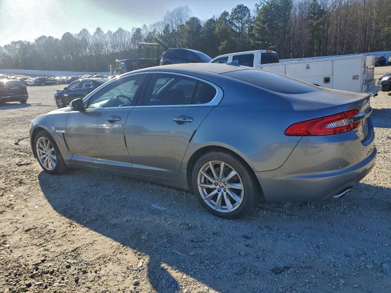 Фото 2 - JAGUAR XF