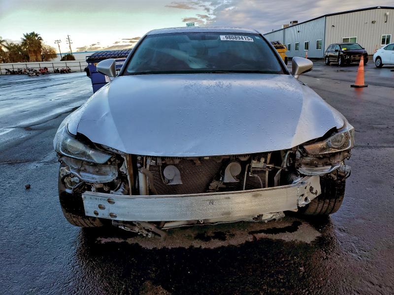 Фото 5 - LEXUS IS