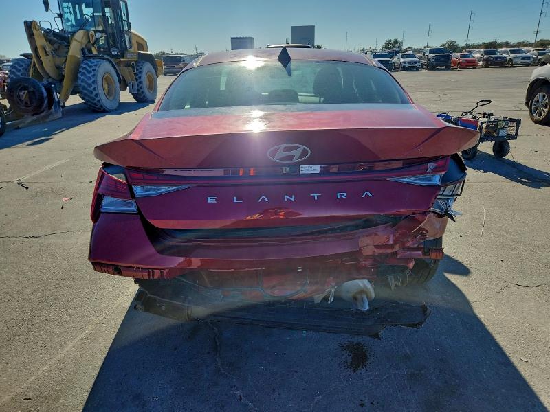 Фото 6 - HYUNDAI ELANTRA