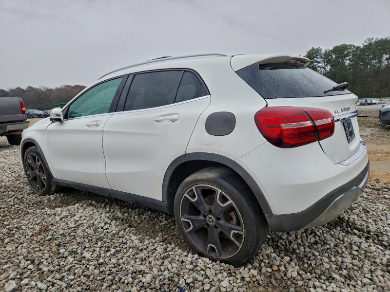 MERCEDES-BENZ GLA-CLASS 2019 VIN WDCTG4EB7KJ553942