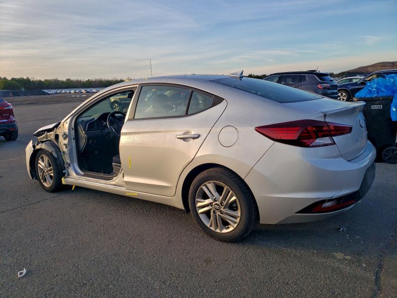 Фото 2 - HYUNDAI ELANTRA