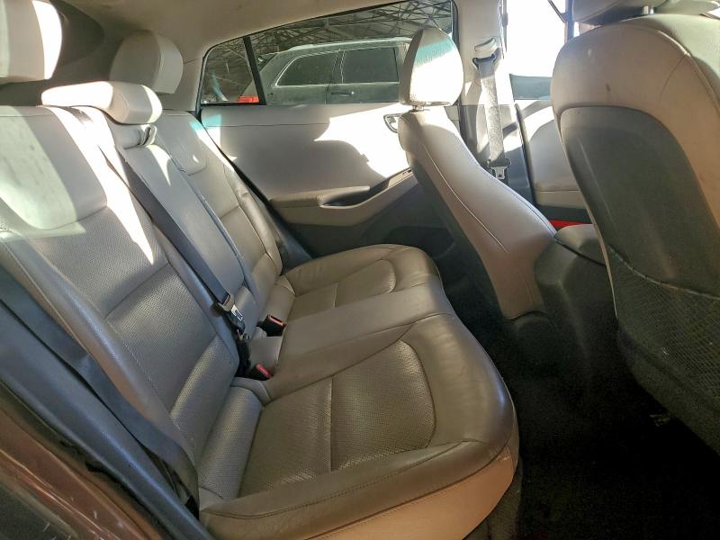 Фото 10 - HYUNDAI IONIQ