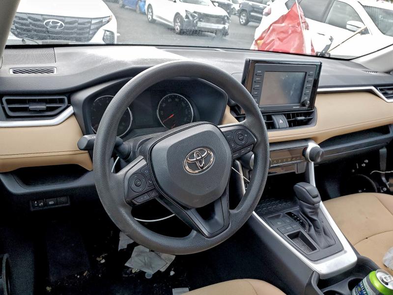 Фото 9 - TOYOTA RAV4