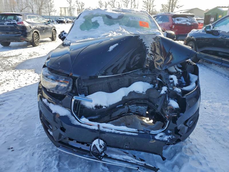 Фото 5 - VOLVO XC40