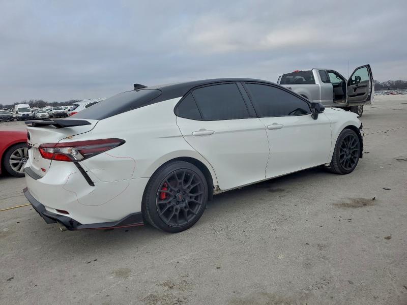 Фото 3 - TOYOTA CAMRY