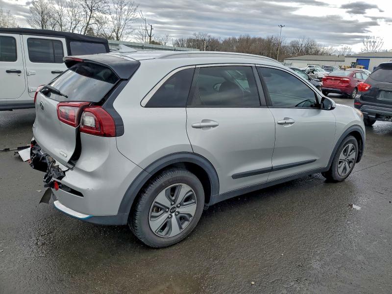 Фото 3 - KIA NIRO