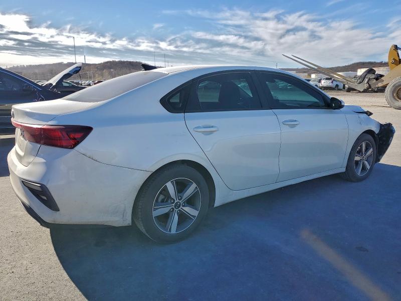 Фото 3 - KIA FORTE