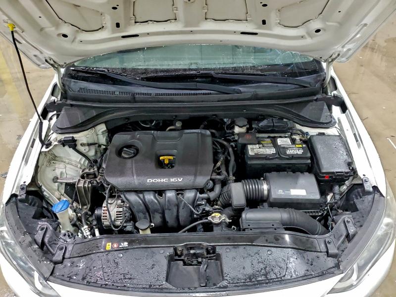 Фото 11 - HYUNDAI ELANTRA