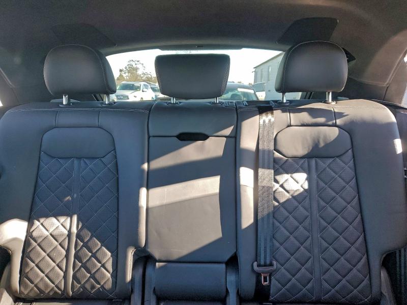 Фото 10 - AUDI SQ8