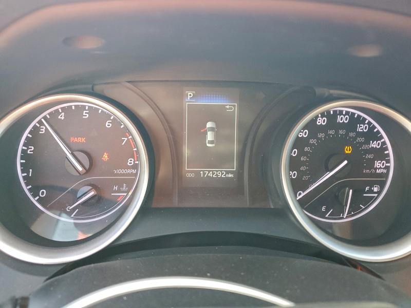 Фото 9 - TOYOTA CAMRY