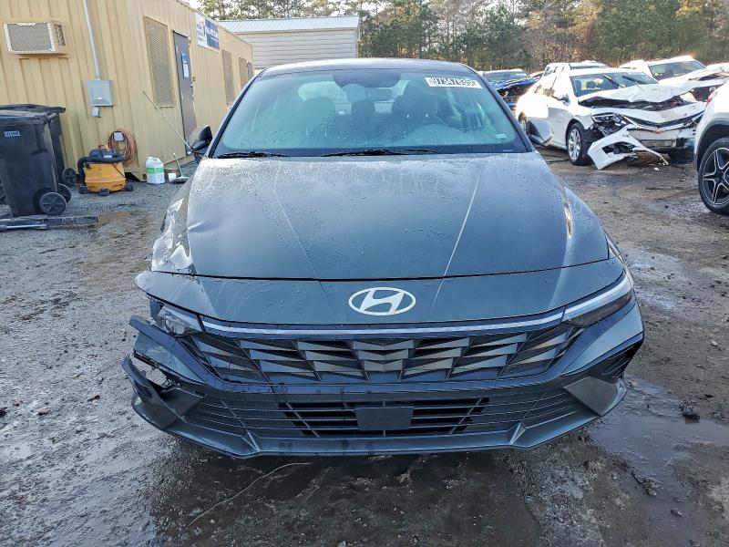 Фото 5 - HYUNDAI ELANTRA