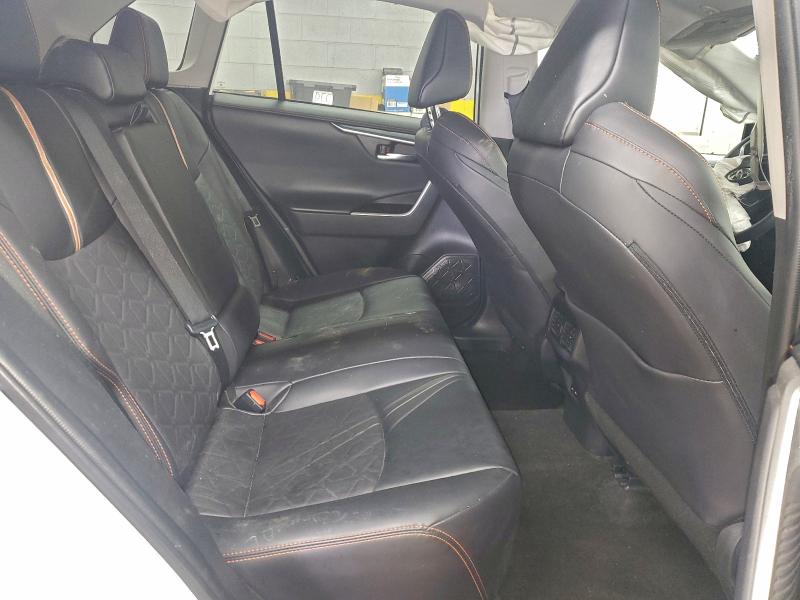 Фото 11 - TOYOTA RAV4