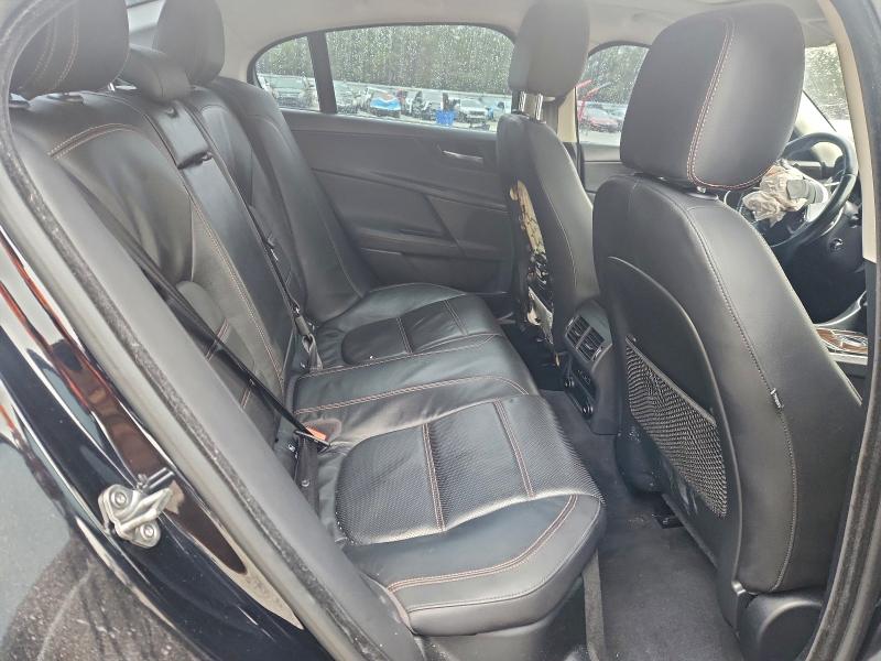 Фото 10 - JAGUAR XE