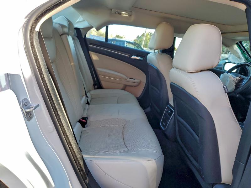 Фото 10 - CHRYSLER 300