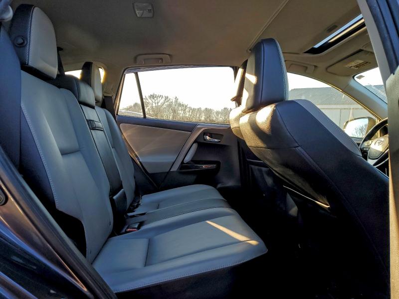 Фото 11 - TOYOTA RAV4