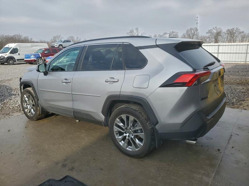 Фото 2 - TOYOTA RAV4