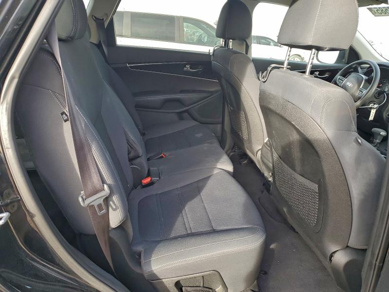 Фото 11 - KIA SORENTO