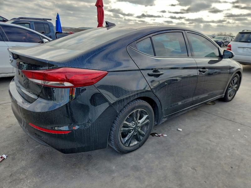 Фото 3 - HYUNDAI ELANTRA