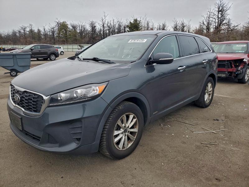 Фото 1 - KIA SORENTO