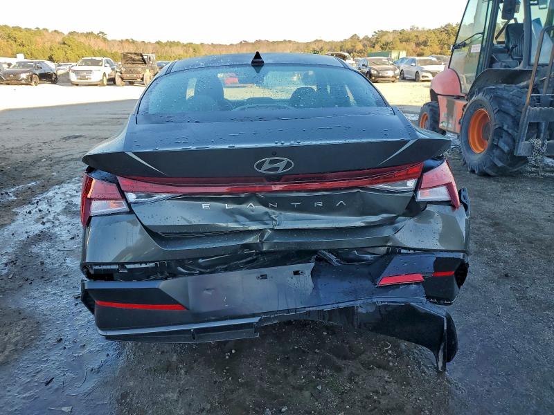 Фото 6 - HYUNDAI ELANTRA