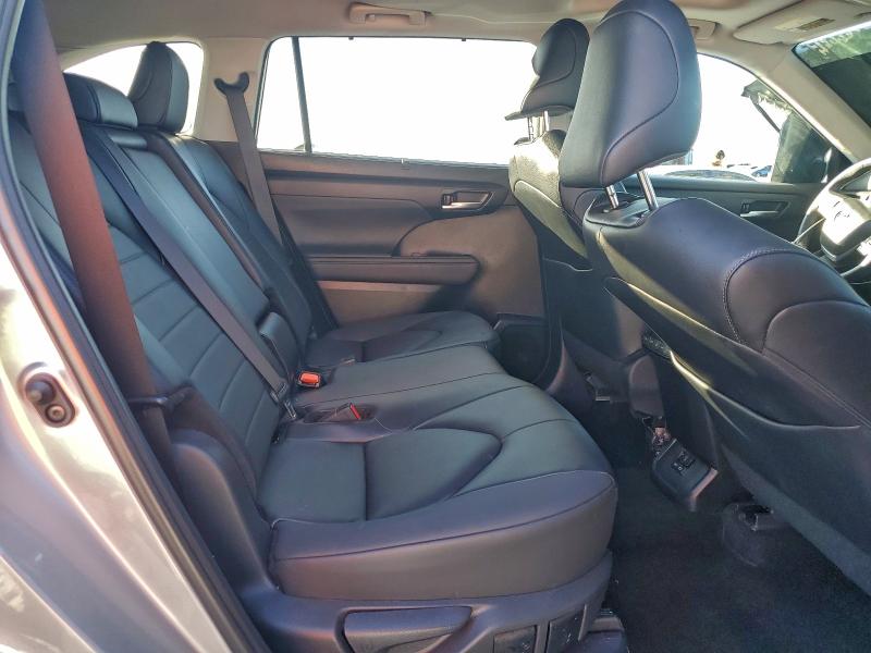 Фото 11 - TOYOTA HIGHLANDER